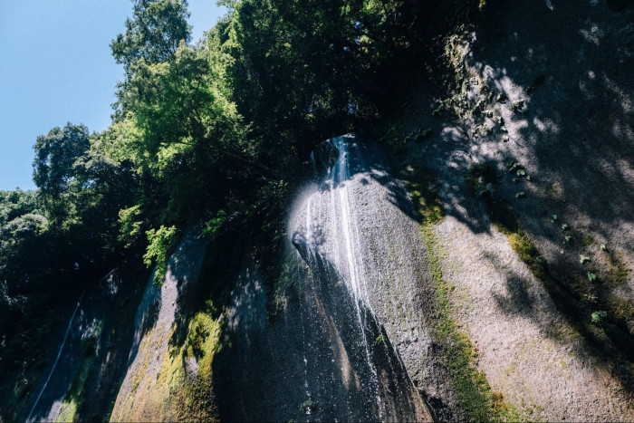 【由布川峡谷】自然が創り出した圧巻の峡谷美で散策・川遊びを楽しもう！